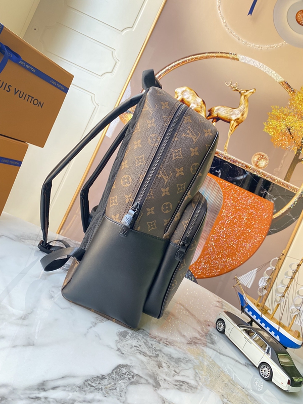 ルイヴィトンバッグ背面デザイン